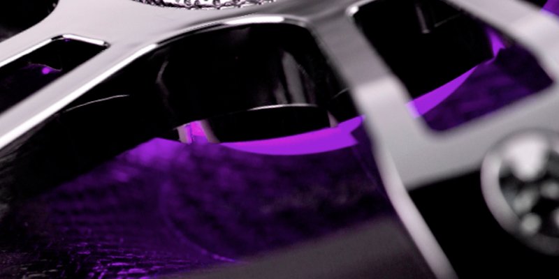 ВИПРОБУЙТЕ БЕЗПРЕЦЕДЕНТНИЙ СПЕКТР КОЛЬОРІВ, ЩО ПІДЛАШТОВУЄТЬСЯ ПІД ЗВУК